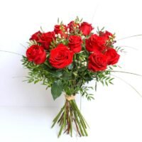 12 red roses